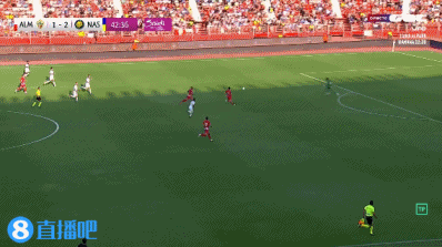 超远吊射空门！胜利门将超巨失误传球给对手，阿尔梅里亚2-2扳平