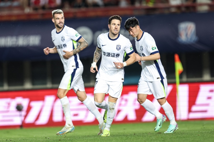 足球报：武汉三镇今年不欠薪，俱乐部正在推动股改事宜