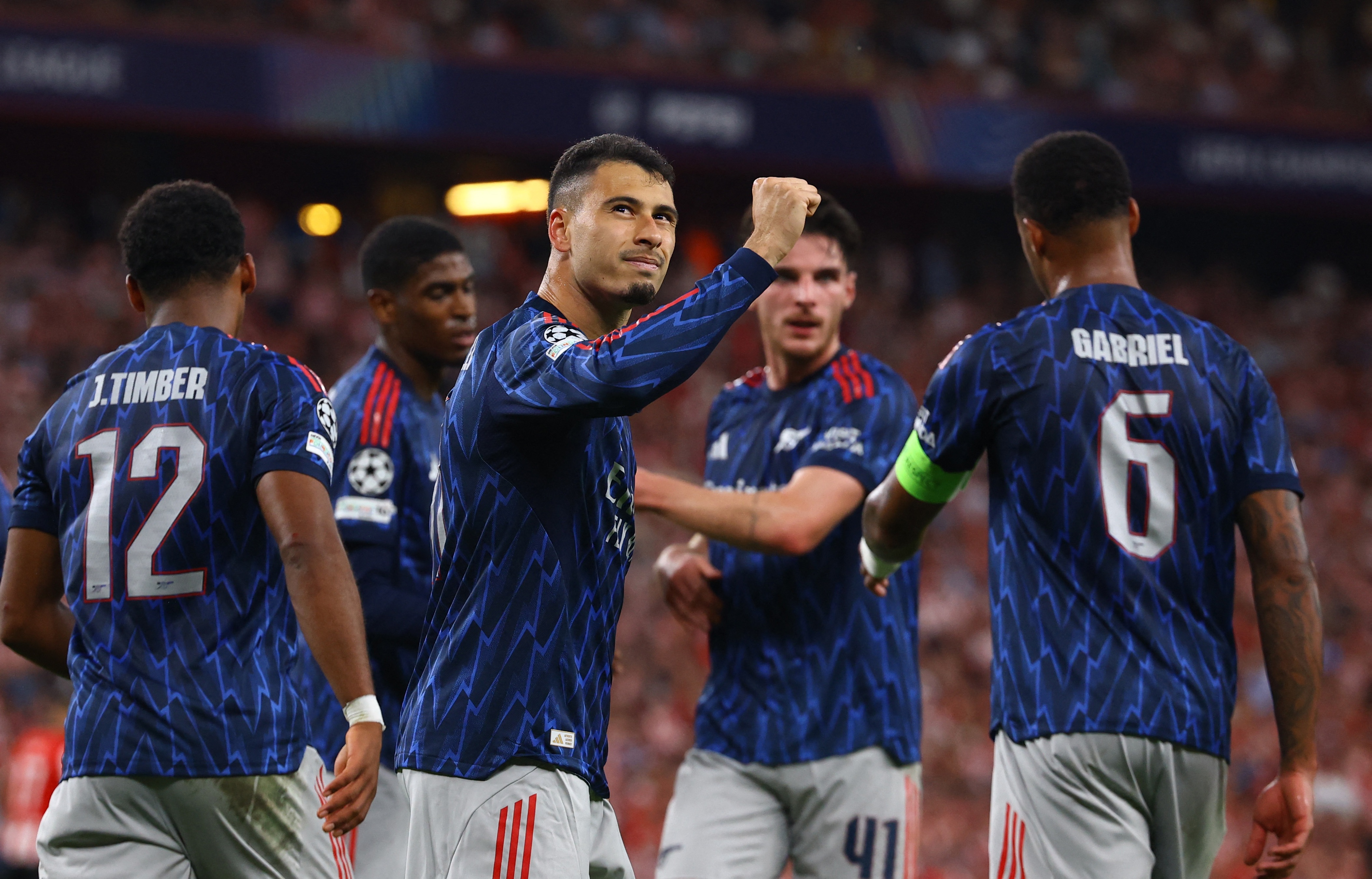 在欧冠替补登场后互相传射,马丁内利和特罗萨德是第4对组合