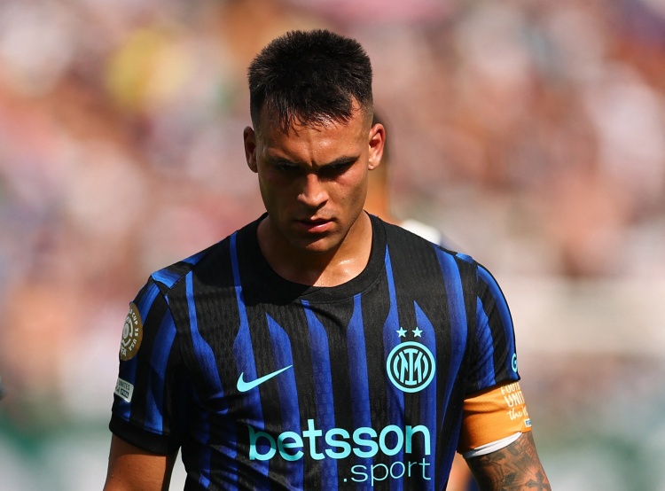 记者：劳塔罗大部分时间都在随队训练，可以出战对阵萨索洛的比赛